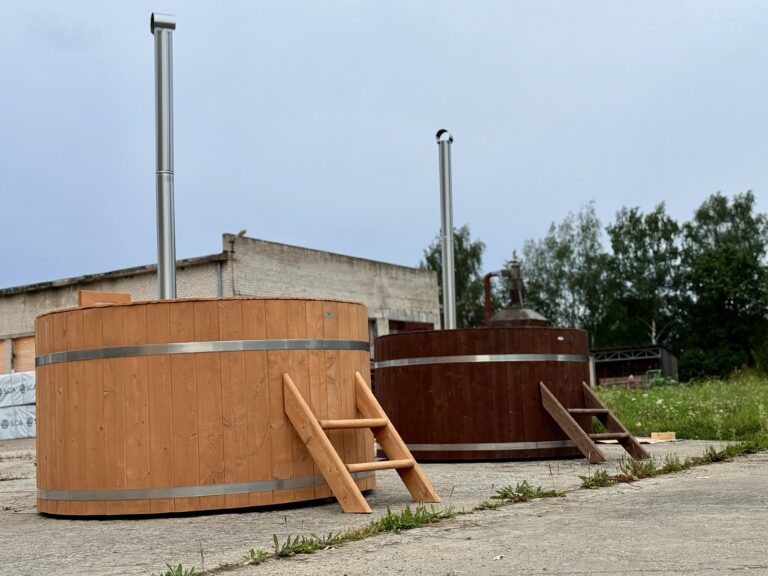 siseahjuga puidust kümblustünn baltic loghouses